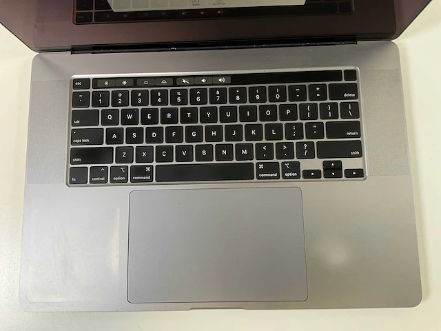 Apple macbook pro 16”, core(tm) i9 9th gen, 16 gb ram, 1 tb nvme, amd radeon rx pro 5500m 4gb laptop - afbeelding 4 van  7