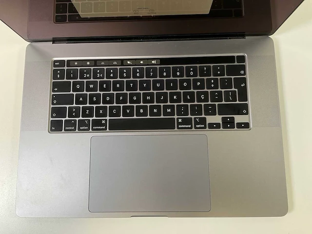 Apple macbook pro 16”, core(tm) i9 9th gen, 16 gb ram, 1 tb nvme, amd radeon rx pro 5500m 4gb laptop - afbeelding 4 van  7