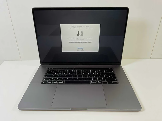 Apple macbook pro 16”, core(tm) i9 9th gen, 16 gb ram, 1 tb nvme, amd radeon rx pro 5500m 4gb laptop - afbeelding 1 van  7