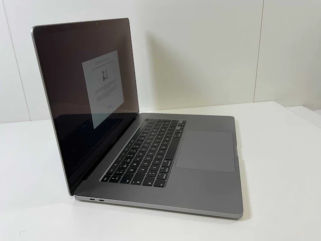 Apple macbook pro 16”, core(tm) i9 9th gen, 16 gb ram, 1 tb nvme, amd radeon rx pro 5500m 4gb laptop - afbeelding 2 van  7