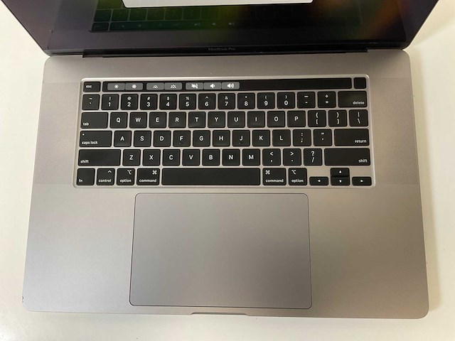 Apple macbook pro 16”, core(tm) i9 9th gen, 32 gb ram, 1 tb nmve, amd radeon pro 5500m 4gb laptop - afbeelding 4 van  7