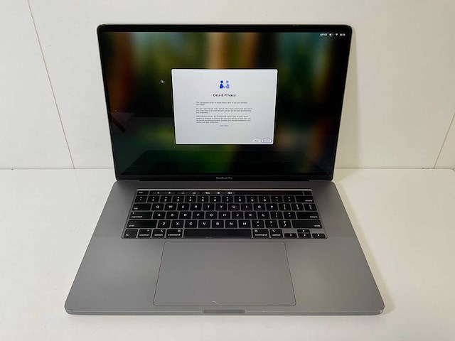 Apple macbook pro 16”, core(tm) i9 9th gen, 32 gb ram, 1 tb nmve, amd radeon pro 5500m 4gb laptop - afbeelding 1 van  4