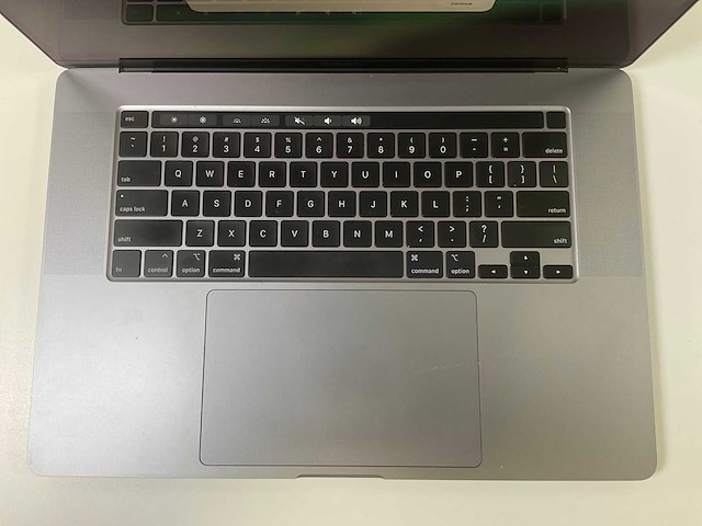 Apple macbook pro 16”, core(tm) i9 9th gen, 32 gb ram, 1 tb nvme amd radeon pro 5500m 8gb laptop - afbeelding 2 van  4