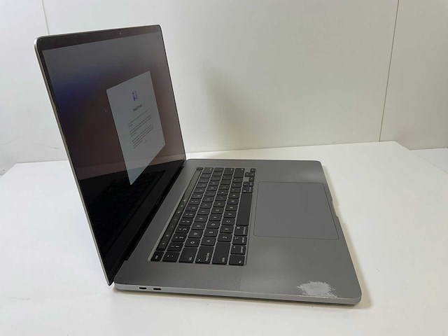 Apple macbook pro 16”, hexacore i7, 16 gb ram, 500 gb nvme, amd radeon pro 5300 4gb laptop - afbeelding 2 van  6