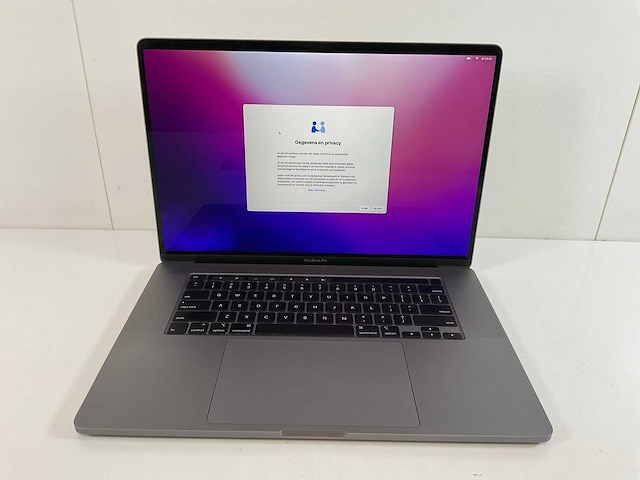 Apple macbook pro 16”, hexacore i7, 16 gb ram, 500 gb nvme, amd radeon pro 5300m 4gb laptop - afbeelding 1 van  5