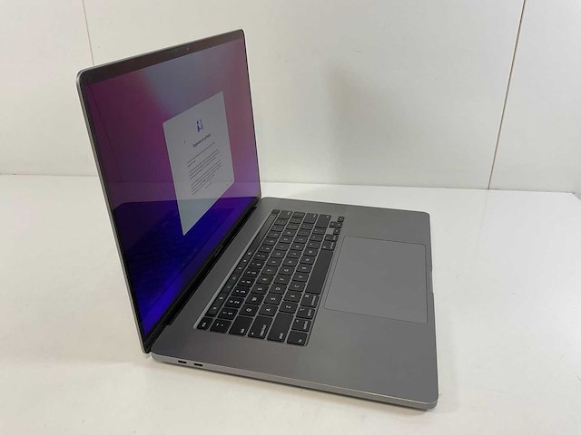 Apple macbook pro 16”, hexacore i7, 16 gb ram, 500 gb nvme, amd radeon pro 5300m 4gb laptop - afbeelding 2 van  5