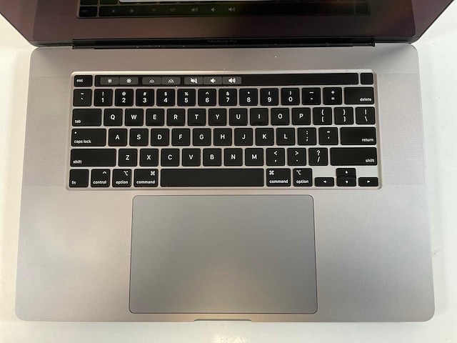 Apple macbook pro 16”, hexacore i7, 16 gb ram, 500 gb nvme, amd radeon pro 5300m 4gb laptop - afbeelding 4 van  8