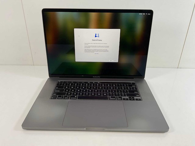 Apple macbook pro 16”, hexacore i7, 16 gb ram, 500 gb nvme, amd radeon pro 5300m 4gb laptop - afbeelding 1 van  8