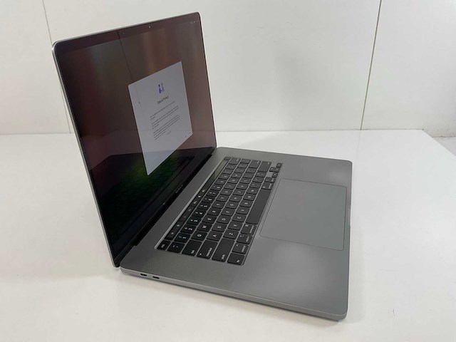 Apple macbook pro 16”, hexacore i7, 16 gb ram, 500 gb nvme, amd radeon pro 5300m 4gb laptop - afbeelding 2 van  8