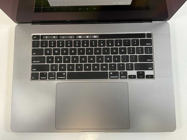 Apple macbook pro 16”, hexacore i7, 16 gb ram, 500 gb nvme, amd radeon pro 5300m 4gb laptop - afbeelding 4 van  8