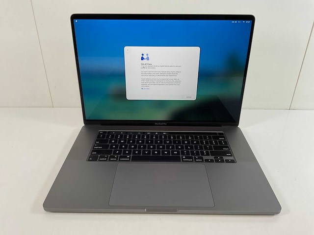 Apple macbook pro 16”, hexacore i7, 16 gb ram, 512 gb nvme, amd radeon pro 5300m 4gb laptop - afbeelding 1 van  7