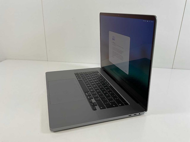 Apple macbook pro 16”, hexacore i7, 16 gb ram, 512 gb nvme, amd radeon pro 5300m 4gb laptop - afbeelding 3 van  7
