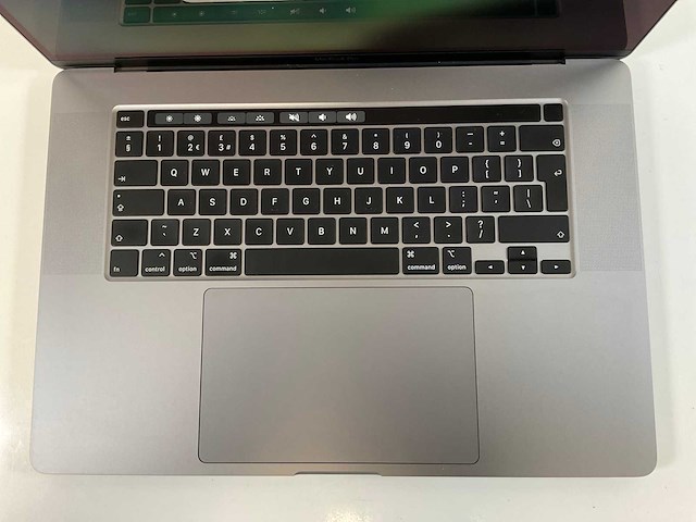 Apple macbook pro 16”, hexacore i7, 16 gb ram, 512 gb nvme, amd radeon pro 5300m 4gb laptop - afbeelding 4 van  7