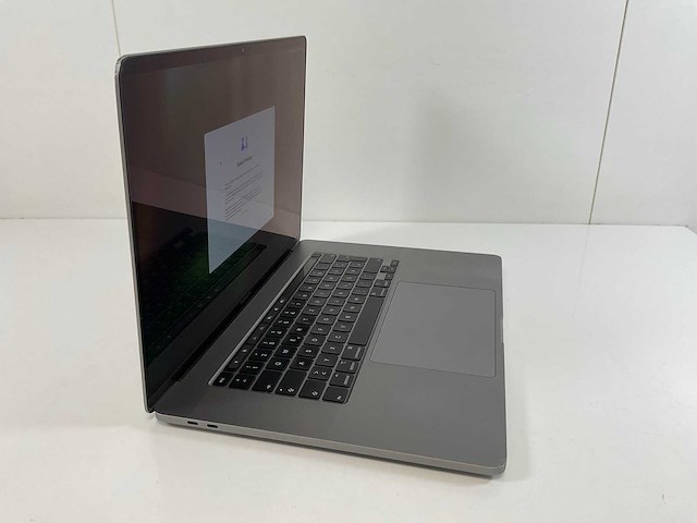 Apple macbook pro 16”, hexacore i7, 16 gb ram, 512 gb nvme, amd radeon pro 5300m 4gb laptop - afbeelding 5 van  6