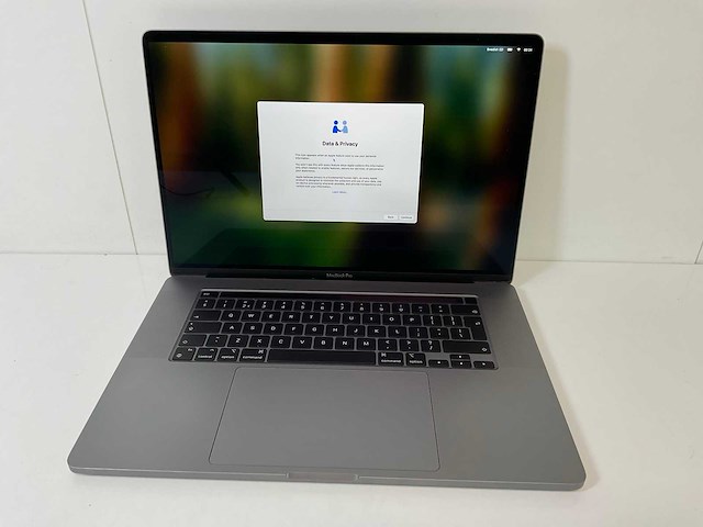 Apple macbook pro 16”, hexacore i7, 32 gb ram, 512 gb ssd, amd radeon pro 5300m 4 gb laptop - afbeelding 1 van  7