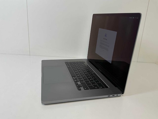 Apple macbook pro 16”, hexacore i7, 32 gb ram, 512 gb ssd, amd radeon pro 5300m 4 gb laptop - afbeelding 3 van  7