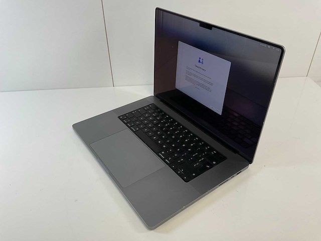 Apple macbook pro 16”, m1 pro, 16 gb ram, 512 gb nvme laptop - afbeelding 3 van  7