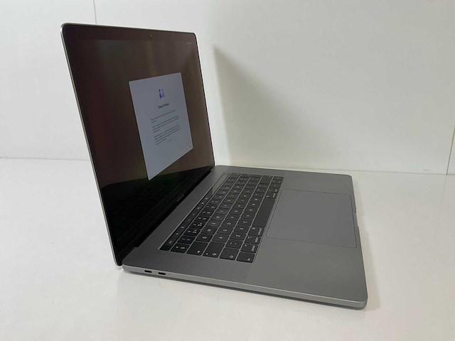 Apple macbook pro 16”, octocore i9, 32 gb ram, 1 tb ssd, amd radeon pro vega 20 4 gb laptop - afbeelding 2 van  7