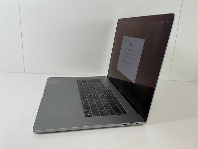Apple macbook pro 16”, octocore i9, 32 gb ram, 1 tb ssd, amd radeon pro vega 20 4 gb laptop - afbeelding 3 van  7