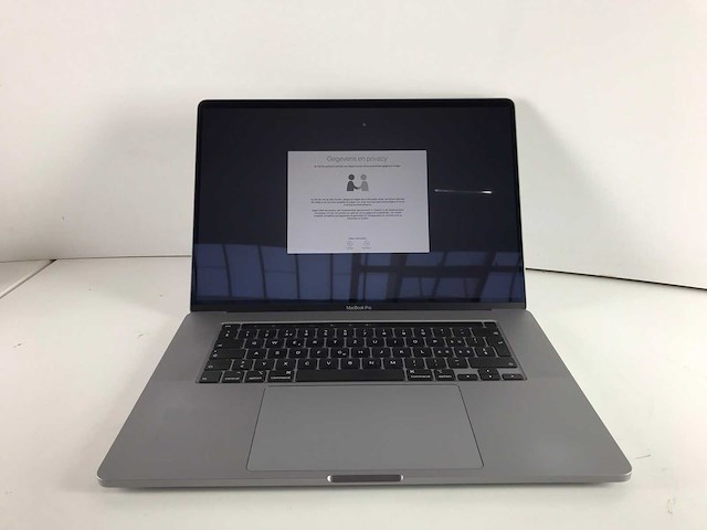 Apple macbook pro 16.0”, core(tm) i7 9th gen, 16 gb ram, 500 gb nvme, amd radeon rx 5500 laptop - afbeelding 1 van  3