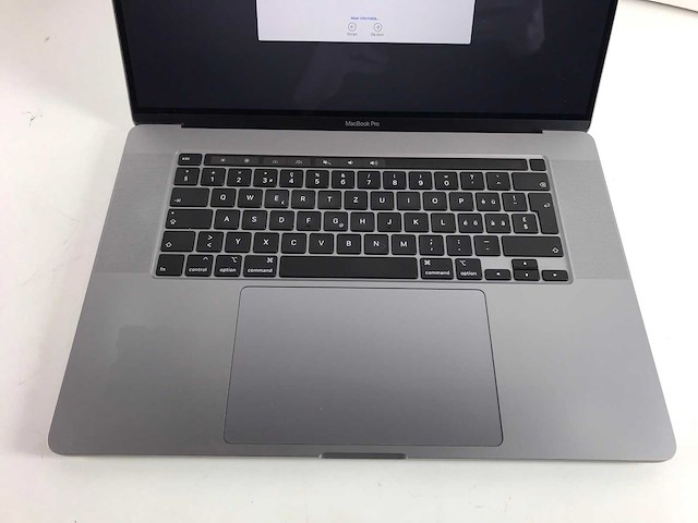 Apple macbook pro 16.0”, core(tm) i7 9th gen, 16 gb ram, 500 gb nvme, amd radeon rx 5500 laptop - afbeelding 2 van  3
