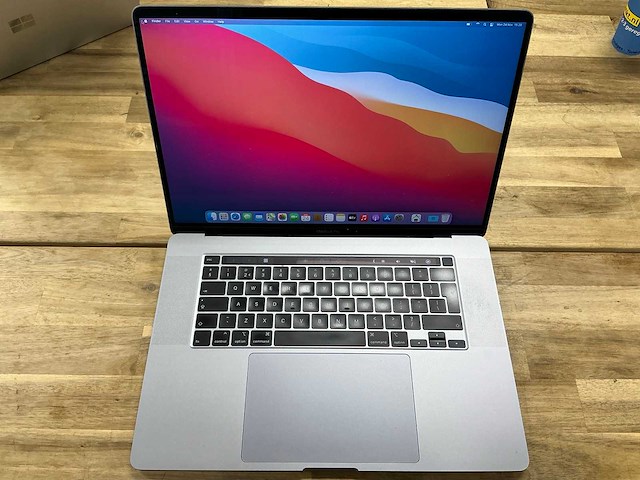 Apple macbook pro 16.1 - afbeelding 2 van  2