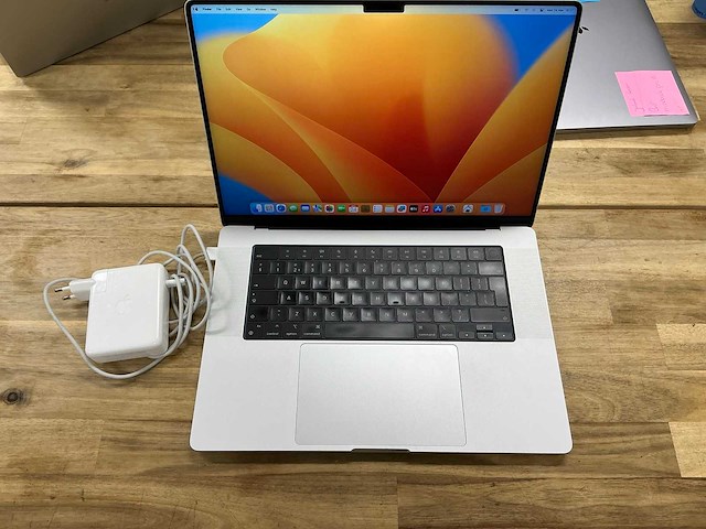Apple macbook pro 18.1 - afbeelding 2 van  2