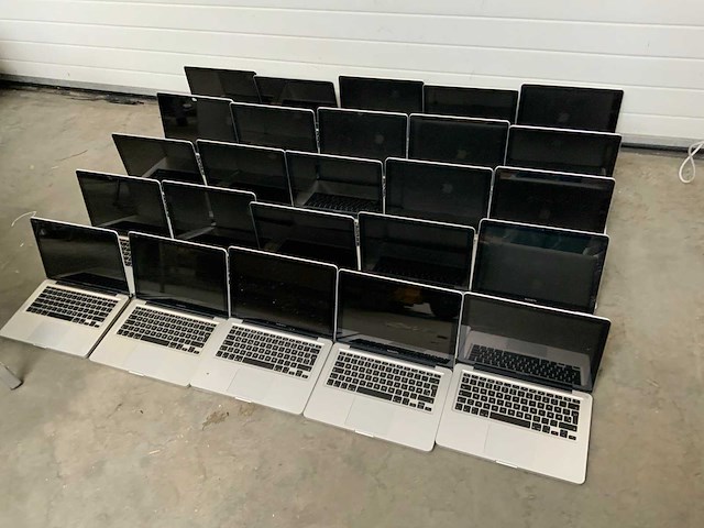 Apple macbook pro (25x) - afbeelding 1 van  6
