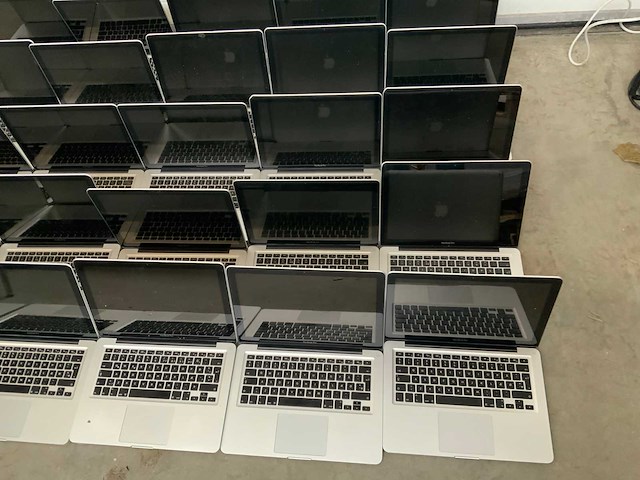 Apple macbook pro (25x) - afbeelding 2 van  6