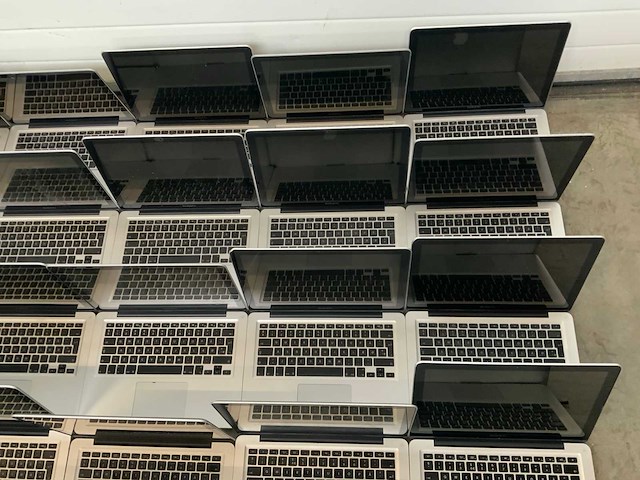 Apple macbook pro (25x) - afbeelding 3 van  6