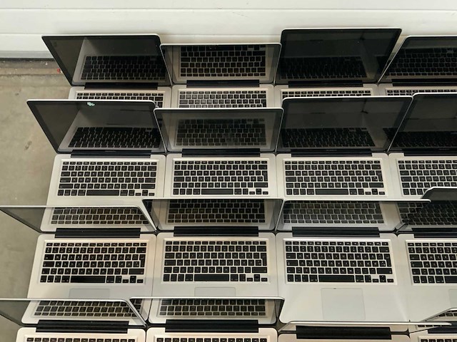 Apple macbook pro (25x) - afbeelding 4 van  6