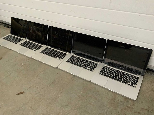 Apple macbook pro (5x) - afbeelding 1 van  5