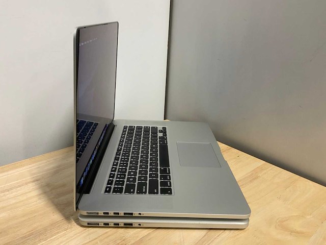 Apple macbook pro a1398(i7) laptop (2x) - afbeelding 2 van  7
