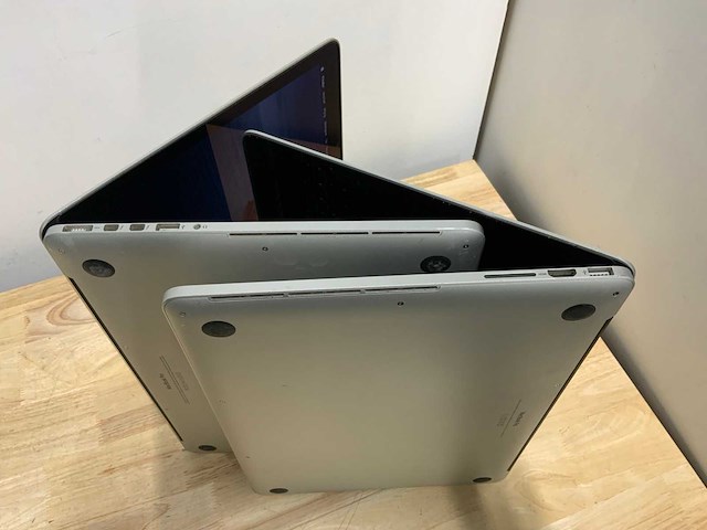 Apple macbook pro a1398(i7) laptop (2x) - afbeelding 4 van  7
