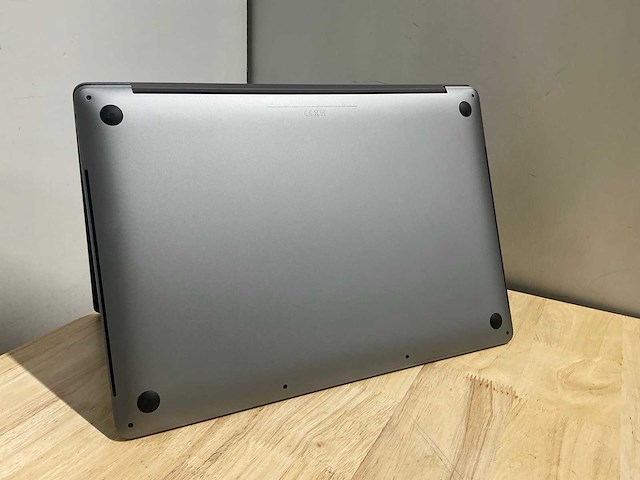 Apple macbook pro a2141 laptop - afbeelding 6 van  8