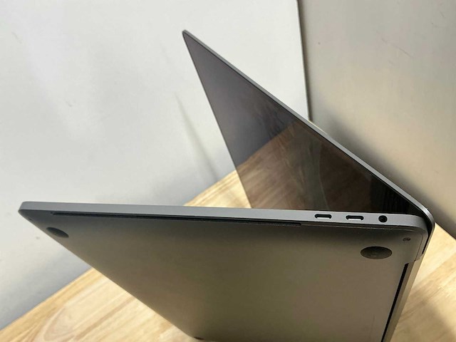 Apple macbook pro a2141 laptop - afbeelding 7 van  8