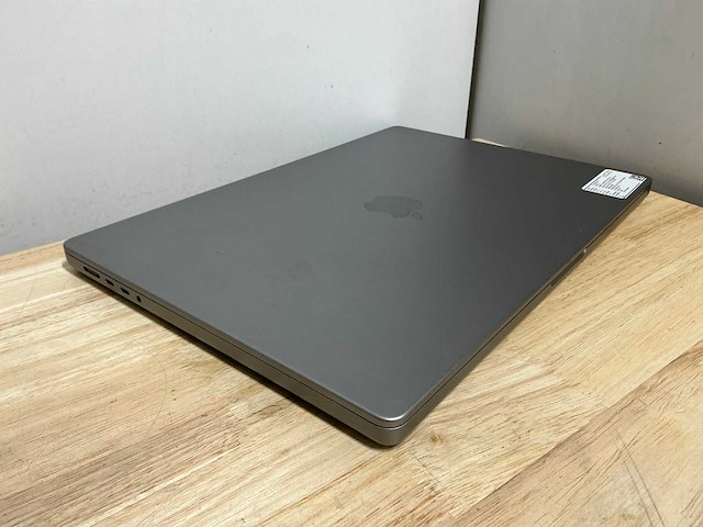 Apple macbook pro a2485 laptop - afbeelding 8 van  9