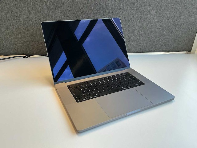 Apple macbook pro (m2 pro, 16 inch) laptop - afbeelding 1 van  6