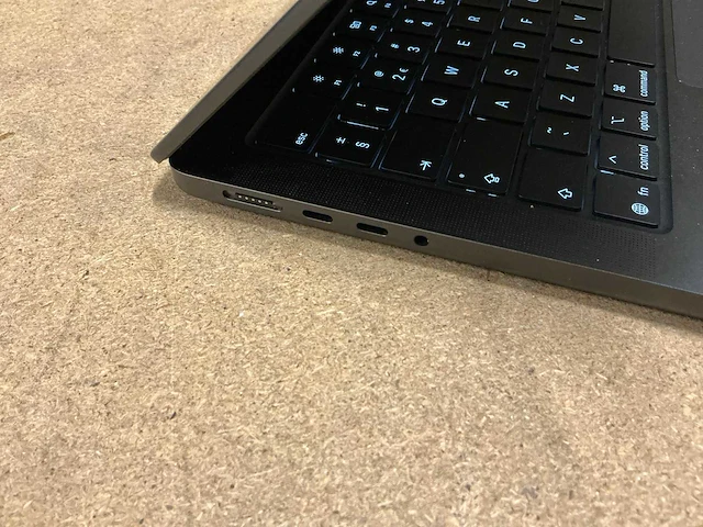 Apple macbook pro (m5, 14 inch) laptop - afbeelding 10 van  11
