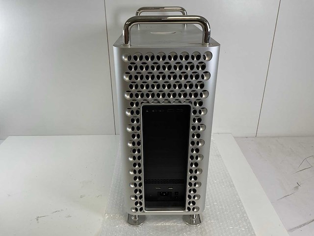 Apple macpro 7.1, xeon(r) w-3275m, 96 gb ram (6x16gb), 1 tb nvme, amd radeon pro 5500m 8 gb workstation - afbeelding 2 van  6