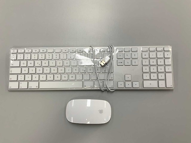 Apple magic qwertz usb keyboard with numeric keypad & magic mouse - afbeelding 1 van  2