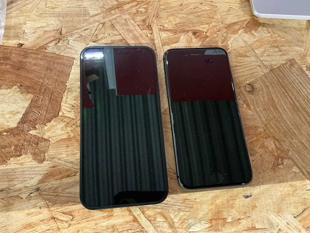 Apple mobiele telefoon (2x) - afbeelding 1 van  1
