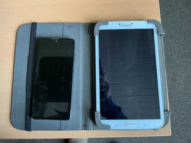 Apple mobiele telefoon en ipad - afbeelding 1 van  2