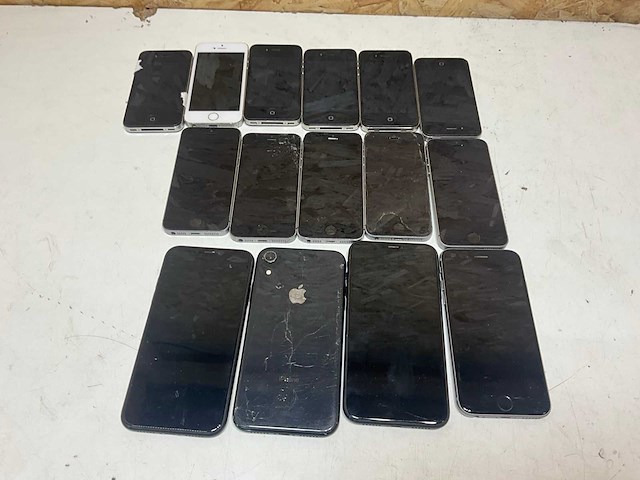 Apple partij defecte iphones (15x) - afbeelding 1 van  3