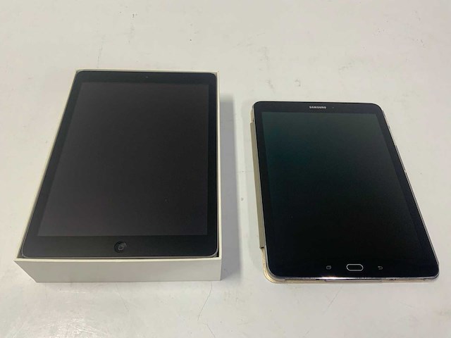 Apple, samsung a147475 tablet (2x) - afbeelding 1 van  6
