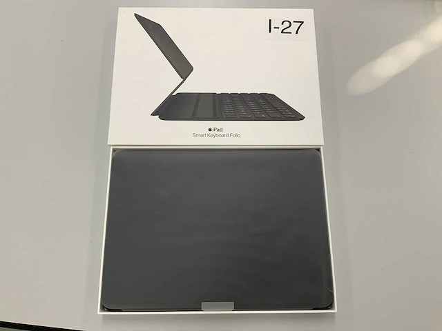 Apple smart qwerty nl keyboard folio voor ipad pro 11-inch (1e, 2e en 3e generatie) ipad air (4e en 5e generatie) - afbeelding 1 van  2