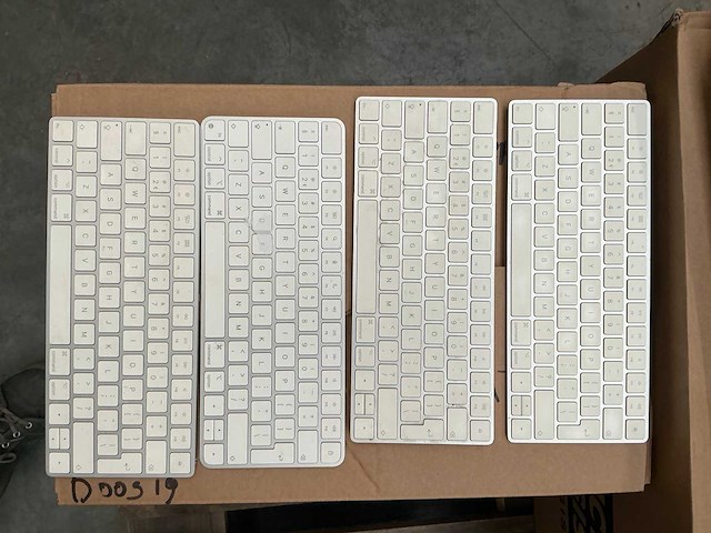 Apple toetsenbord (4x) - afbeelding 1 van  3