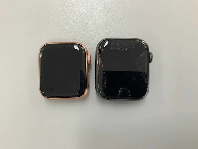 Apple watch 4 40mm & apple watch 4 nike+ 44mm - afbeelding 1 van  2