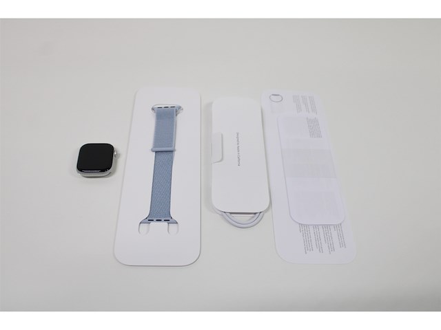 Apple watch series 10 wifi 42mm zilveren aluminium case met blauw cloud geweven sportbandje - afbeelding 2 van  2