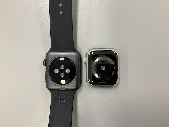 Apple watch series 3 40mm gps silver & series 4 42mm gps space gray (2x) - afbeelding 2 van  2